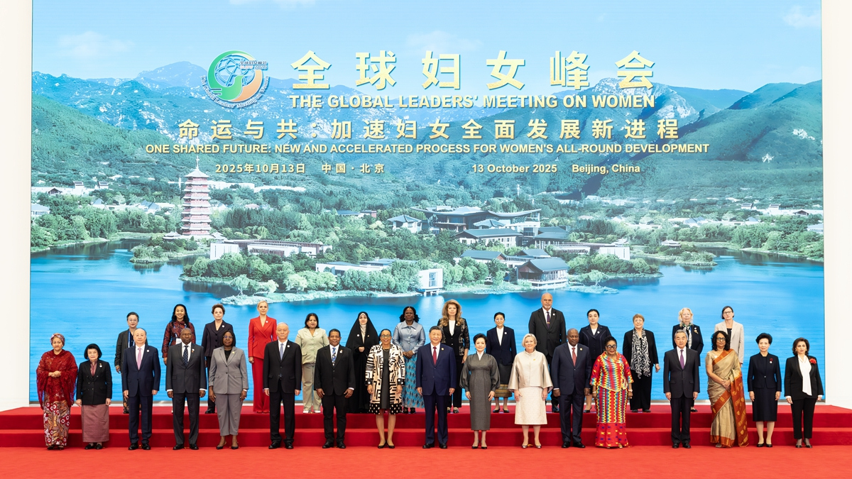 习近平出席全球妇女峰会开幕式并发表主旨讲话